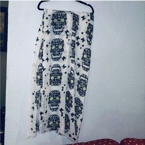 Urban Outfitters Extra Large Skull & Butterfly Print White & Black Scarf